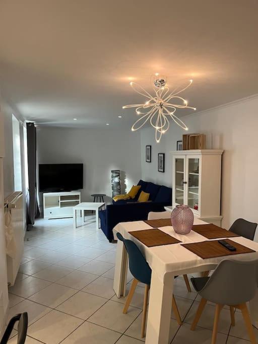 Petite Maison De Ville Au Calme บรี-กงต์-โรแบร์ ภายนอก รูปภาพ