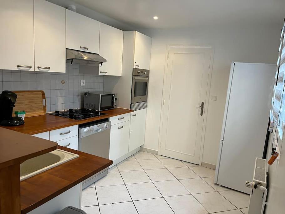 Petite Maison De Ville Au Calme บรี-กงต์-โรแบร์ ภายนอก รูปภาพ
