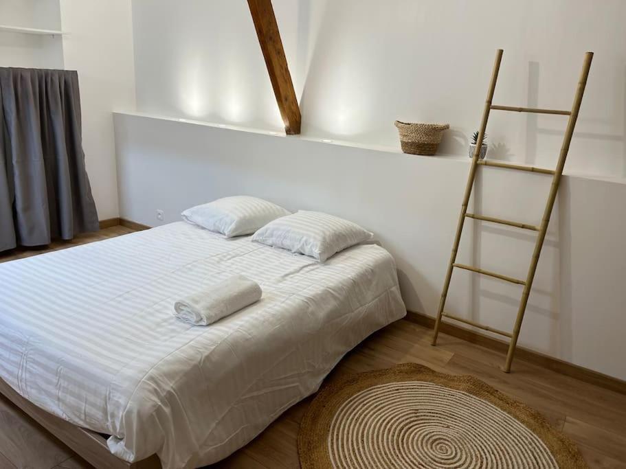 Petite Maison De Ville Au Calme บรี-กงต์-โรแบร์ ภายนอก รูปภาพ
